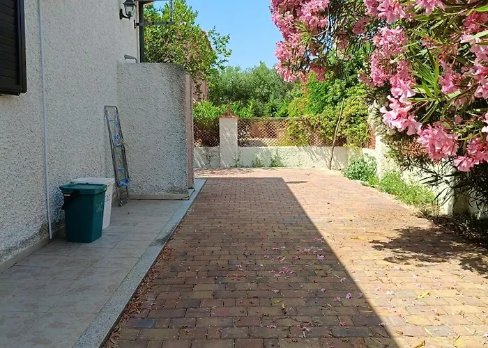 Bilo Lu Rattali Hébergement de vacances